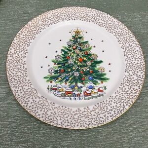 Salem Christmas Eve Bone China Plate Made in England Gold Filigree Border